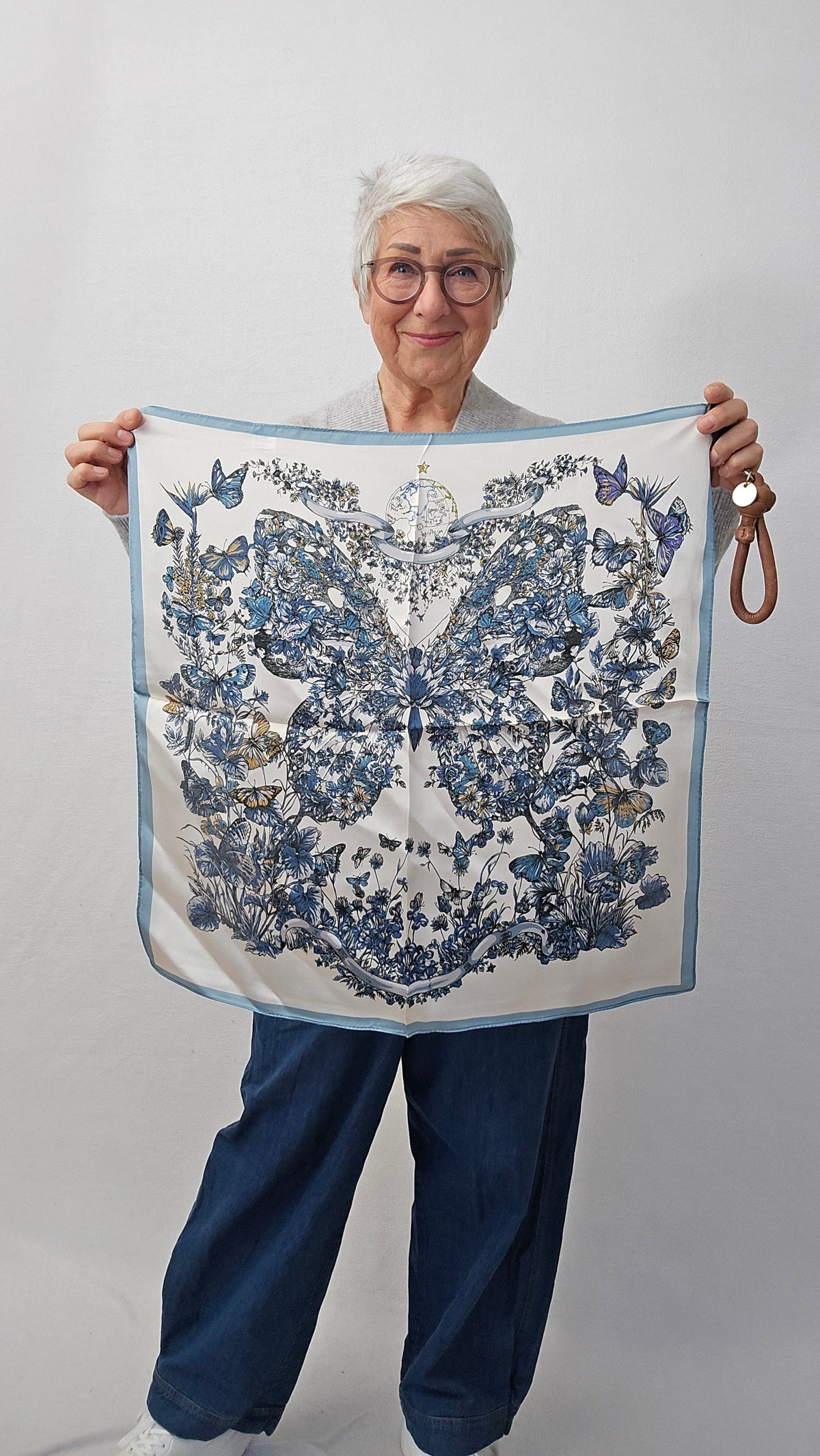 Leas Verden Skjerf Leas Verden- Silkeskjerf 53 x 53 cm kunstkolonialen