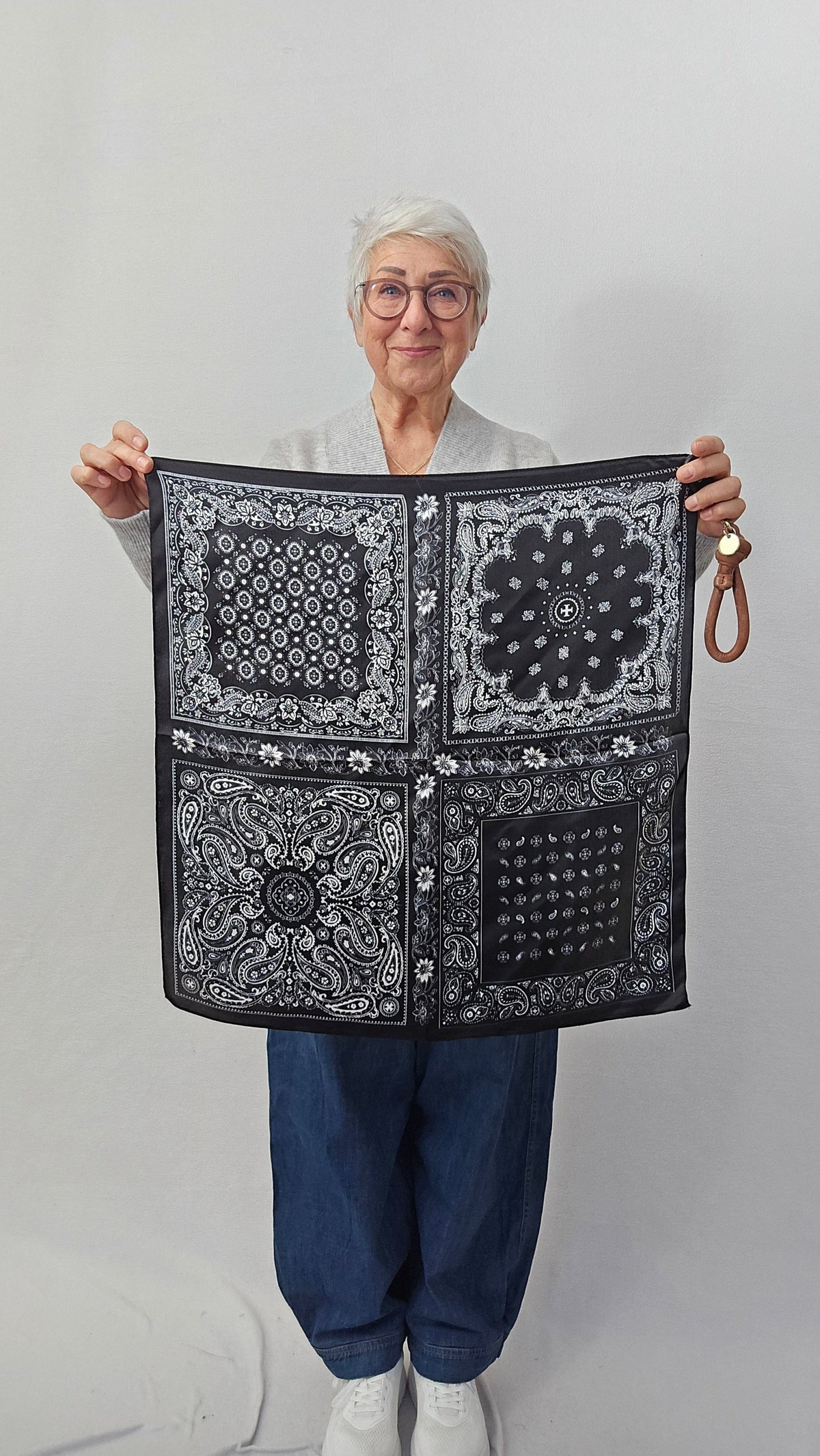 Leas Verden Skjerf Leas Verden- Silkeskjerf 53 x 53 cm kunstkolonialen