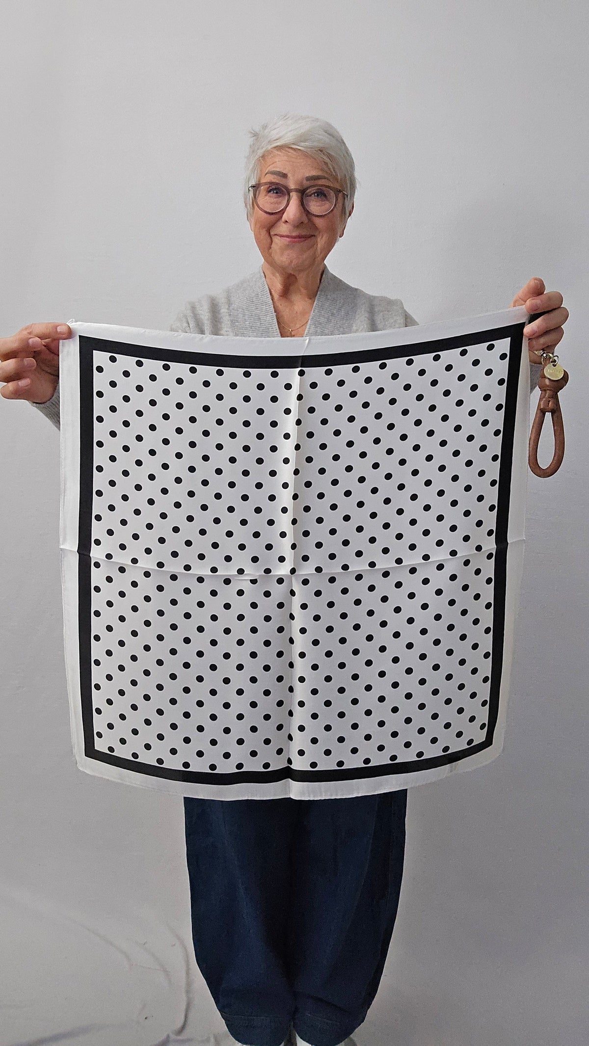 Leas Verden Skjerf Leas Verden- Silkeskjerf 53 x 53 cm kunstkolonialen