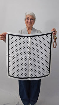 Leas Verden Skjerf Leas Verden- Silkeskjerf 53 x 53 cm kunstkolonialen