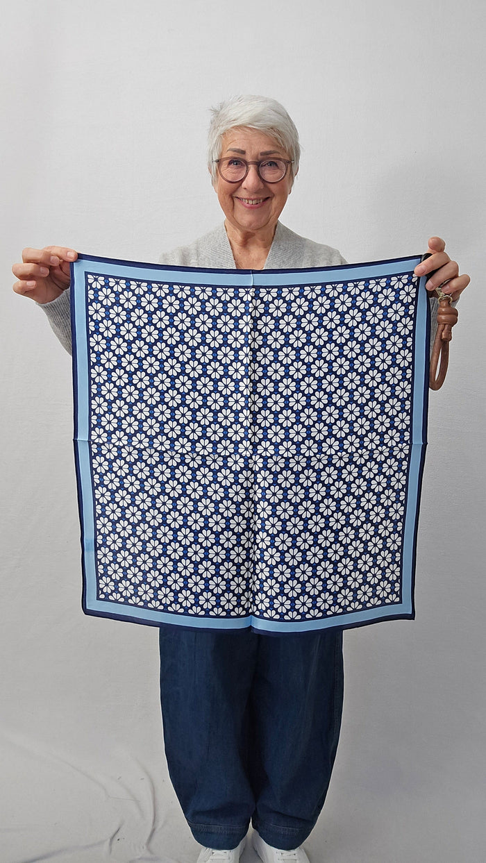 Leas Verden Skjerf Leas Verden- Silkeskjerf 53 x 53 cm kunstkolonialen