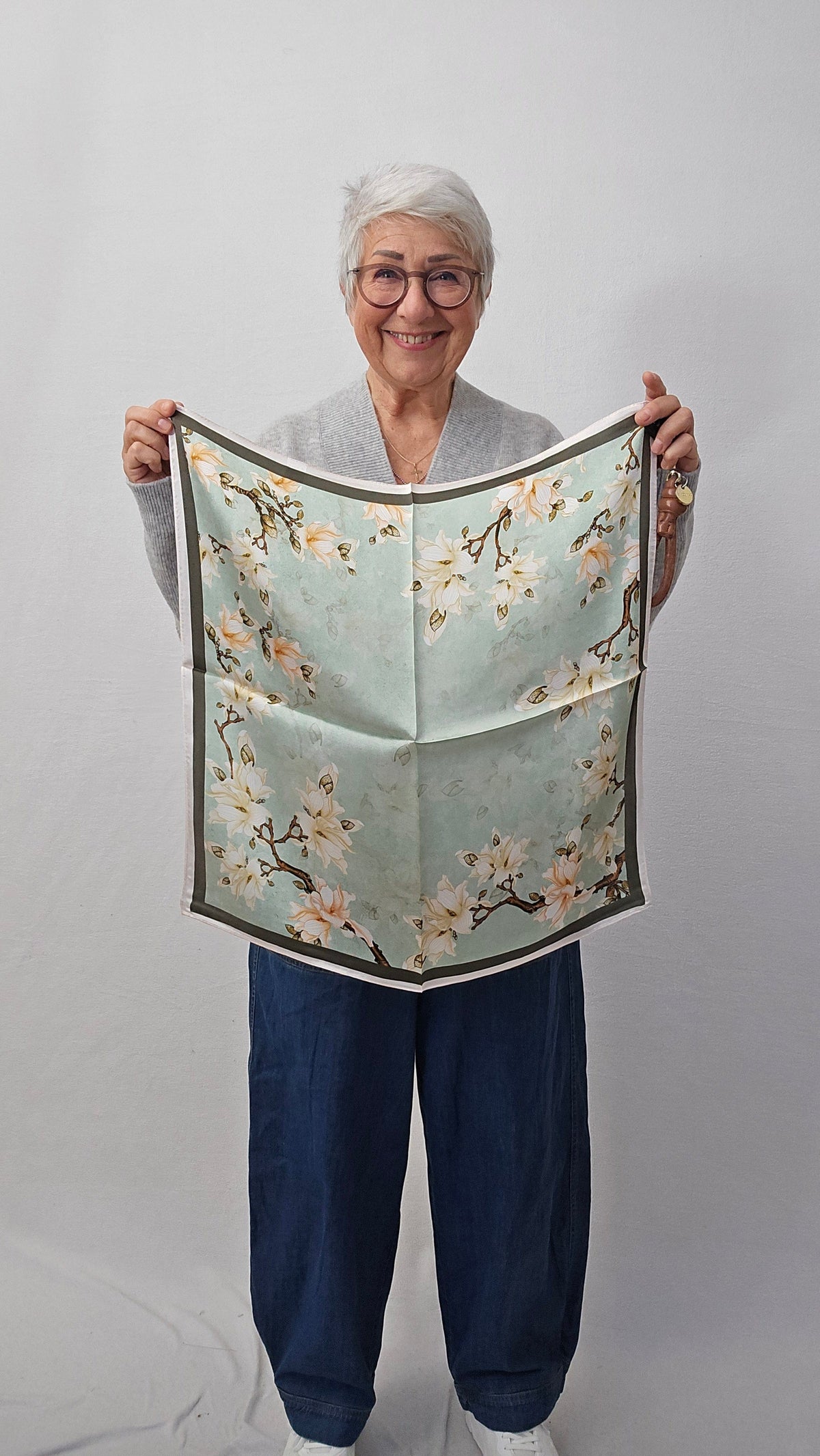 Leas Verden Skjerf Leas Verden- Silkeskjerf 53 x 53 cm kunstkolonialen