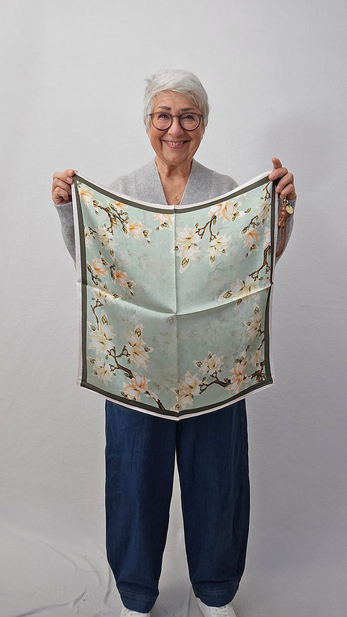 Leas Verden Skjerf Leas Verden- Silkeskjerf 53 x 53 cm kunstkolonialen