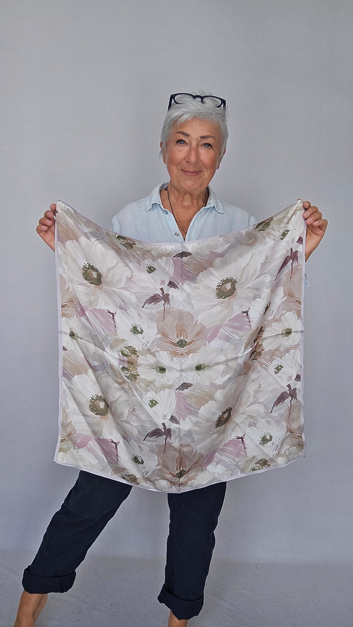 Leas Verden Skjerf Leas Verden- Stort silkeskjerf 65 x 65 cm kunstkolonialen