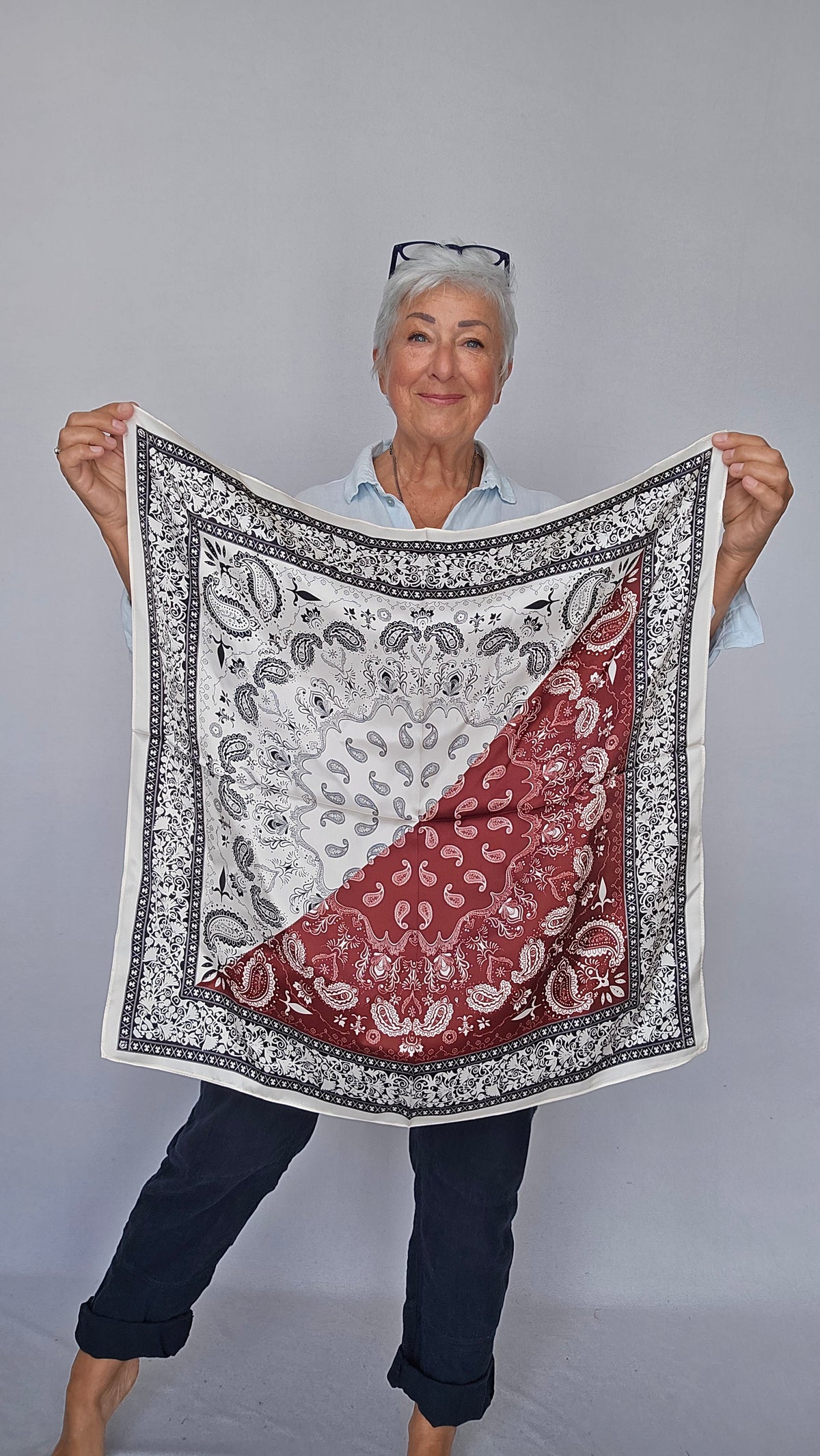 Leas Verden Skjerf Leas Verden- Stort silkeskjerf 65 x 65 cm kunstkolonialen