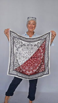 Leas Verden Skjerf Leas Verden- Stort silkeskjerf 65 x 65 cm kunstkolonialen