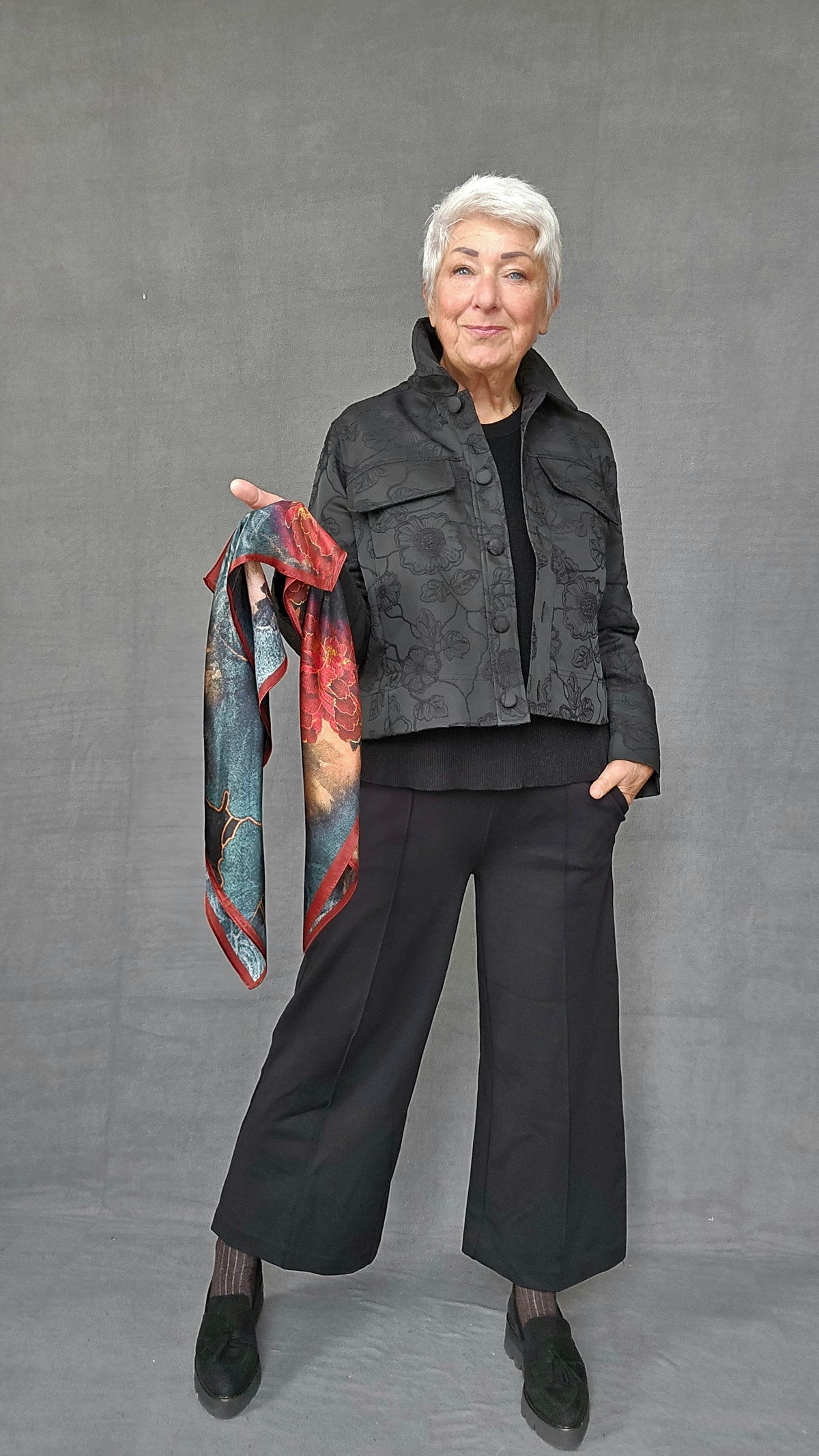 Leas Verden Skjerf Leas Verden- Stort silkeskjerf 65 x 65 cm kunstkolonialen