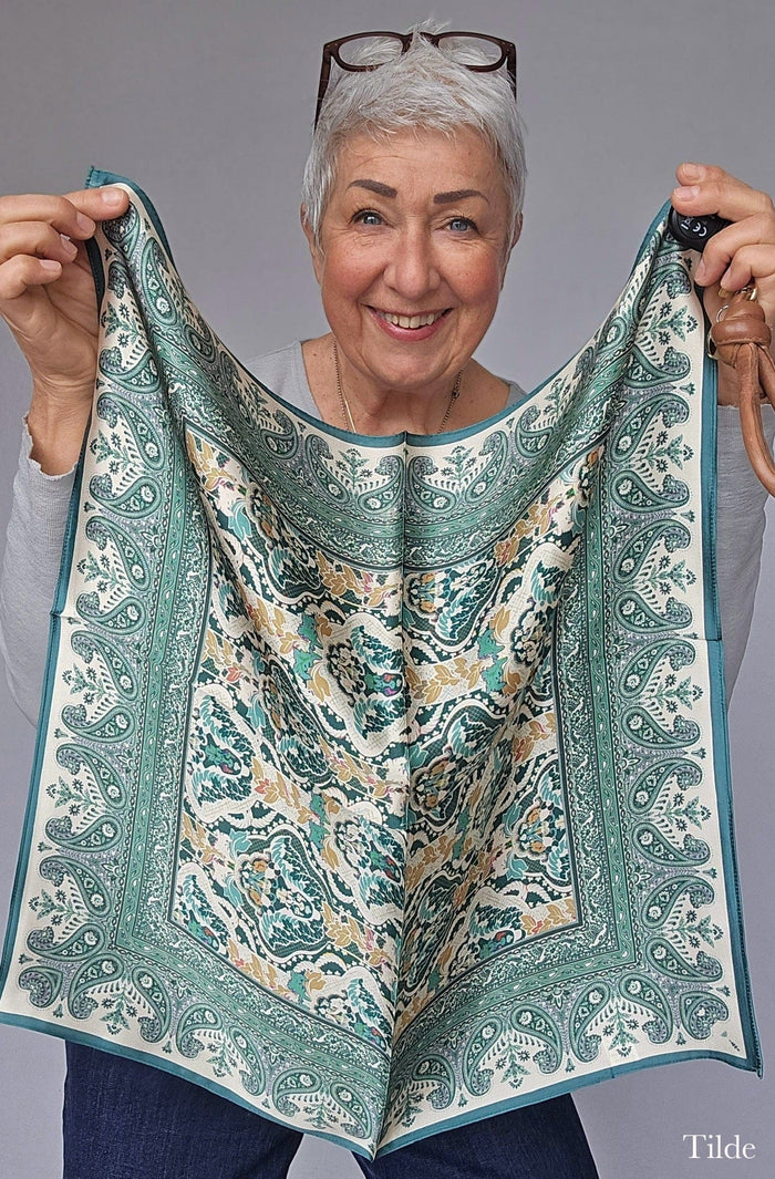 Leas Verden Skjerf Tilde Leas Verden- Silkeskjerf 53 x 53 cm kunstkolonialen