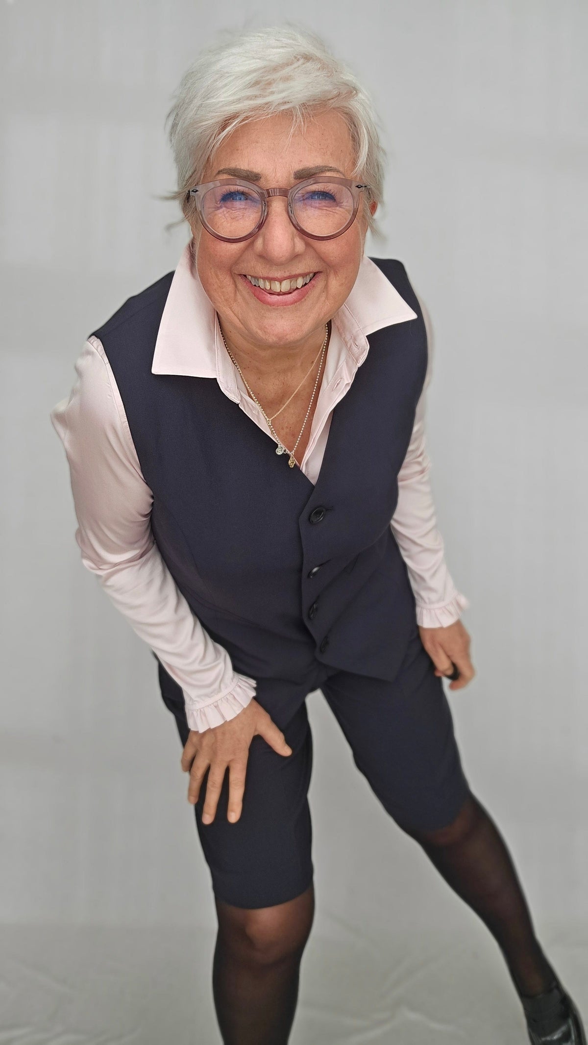 Lundgaard Bluse Lundgaard- Pen bluse med god stretch,og rysjer på mansjetten kunstkolonialen