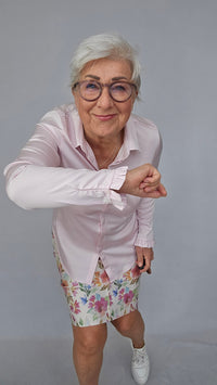 Lundgaard Bluse Lundgaard- Pen bluse med god stretch,og rysjer på mansjetten kunstkolonialen