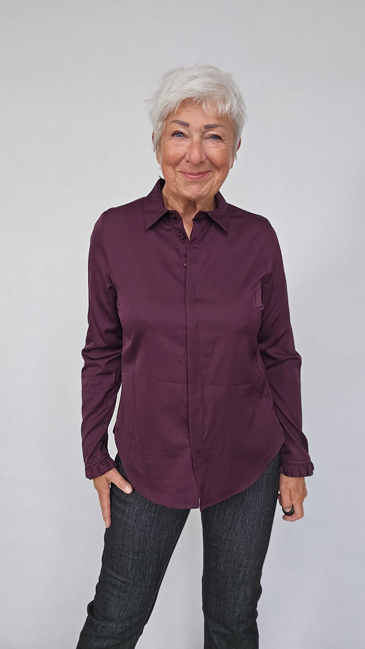 Lundgaard Bluse Lundgaard- Pen bluse med god stretch,og rysjer på mansjetten kunstkolonialen