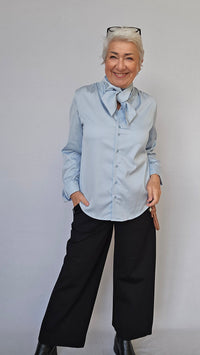 Lundgaard Bluse Lundgaard- Penbluse med sløyfe og stretch kunstkolonialen