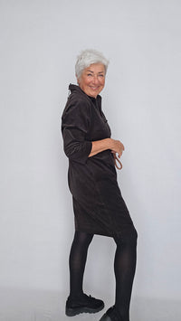 Lundgaard Kjole Lundgaard- Kjole i kordfløyel m/krage og glidelås kunstkolonialen