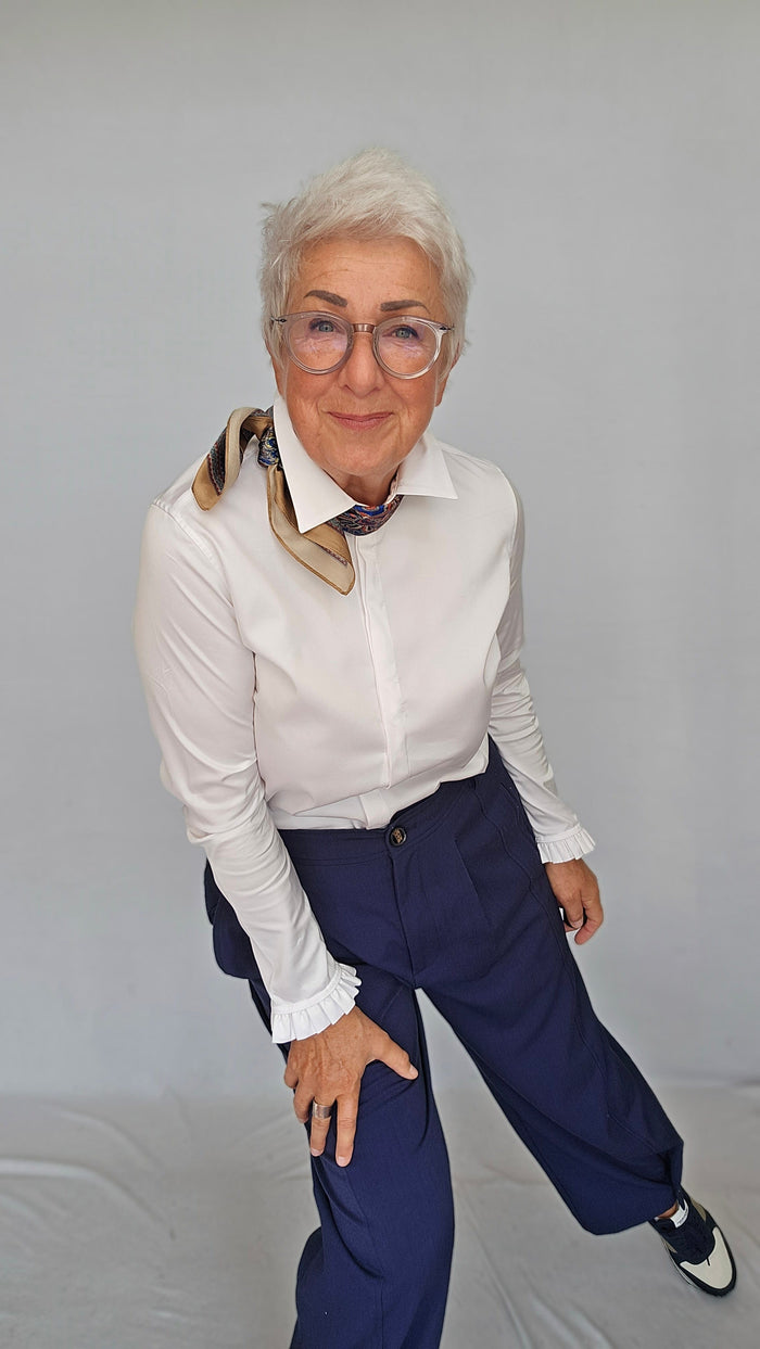 Lundgaard skjorte Lundgaard- Pen bluse med god stretch,og rysjer på mansjetten kunstkolonialen