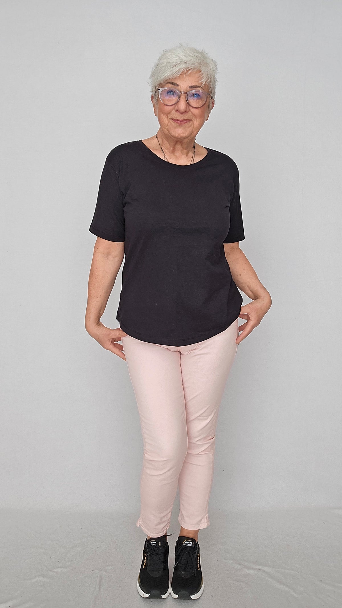 Lundgaard T-Shirt Sort / S Lundgaard- Tynn bomulls t-skjorte kunstkolonialen