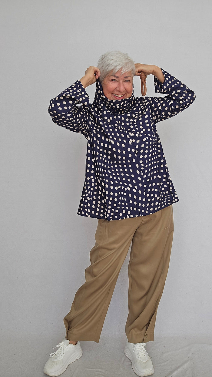 Masai Bluse MASAI- Dovielle prikkete bluse m/hals kunstkolonialen