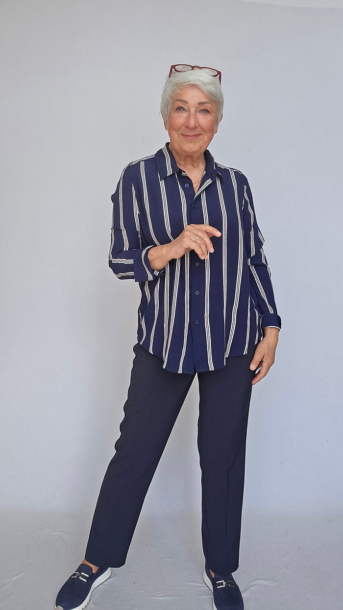 Masai Bluse S / Navy Blazer MASAI- Irvela bluse m/striper kunstkolonialen