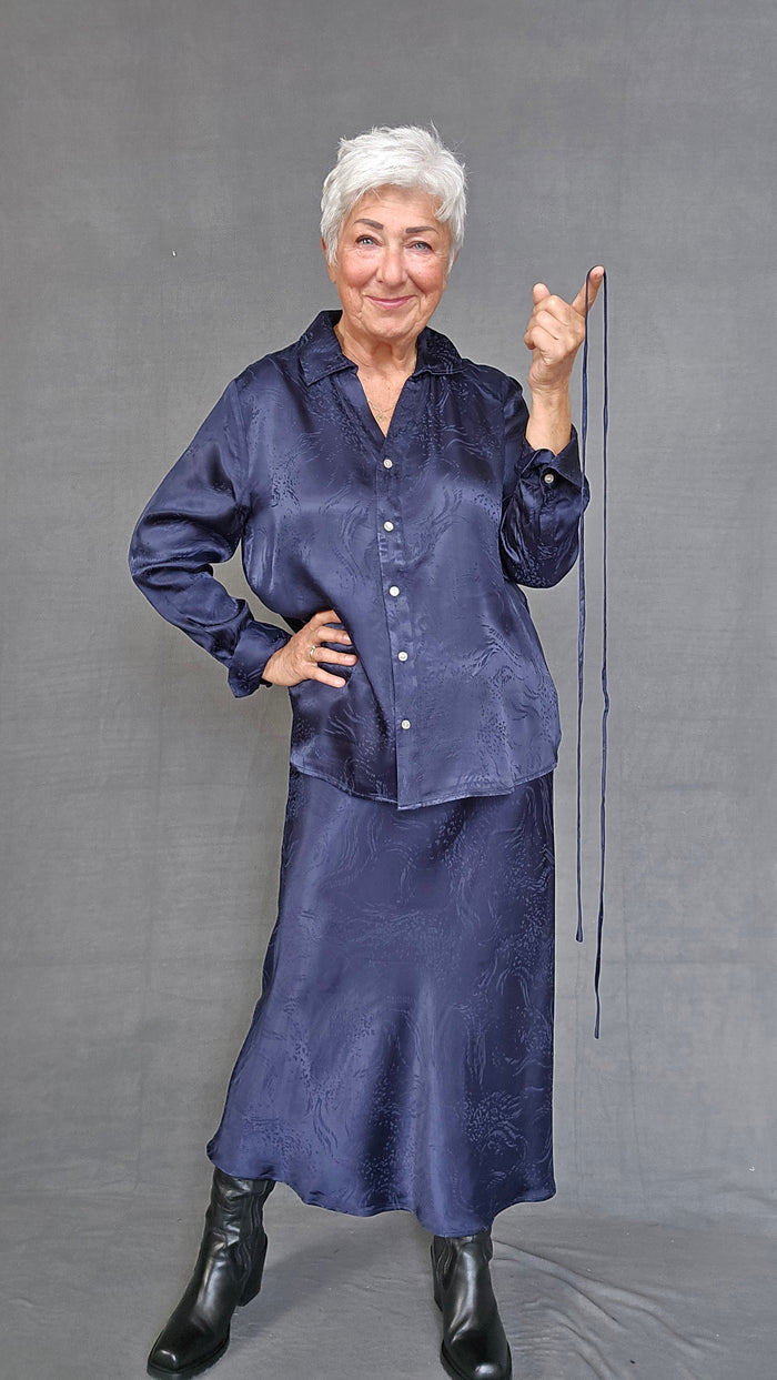 Masai Bluse XS / Navy Blazer MASAI- Ivelia bluse i viskose kunstkolonialen