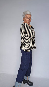 Masai Genser Masai- Barr Stripete sort/beige oversize genser kunstkolonialen