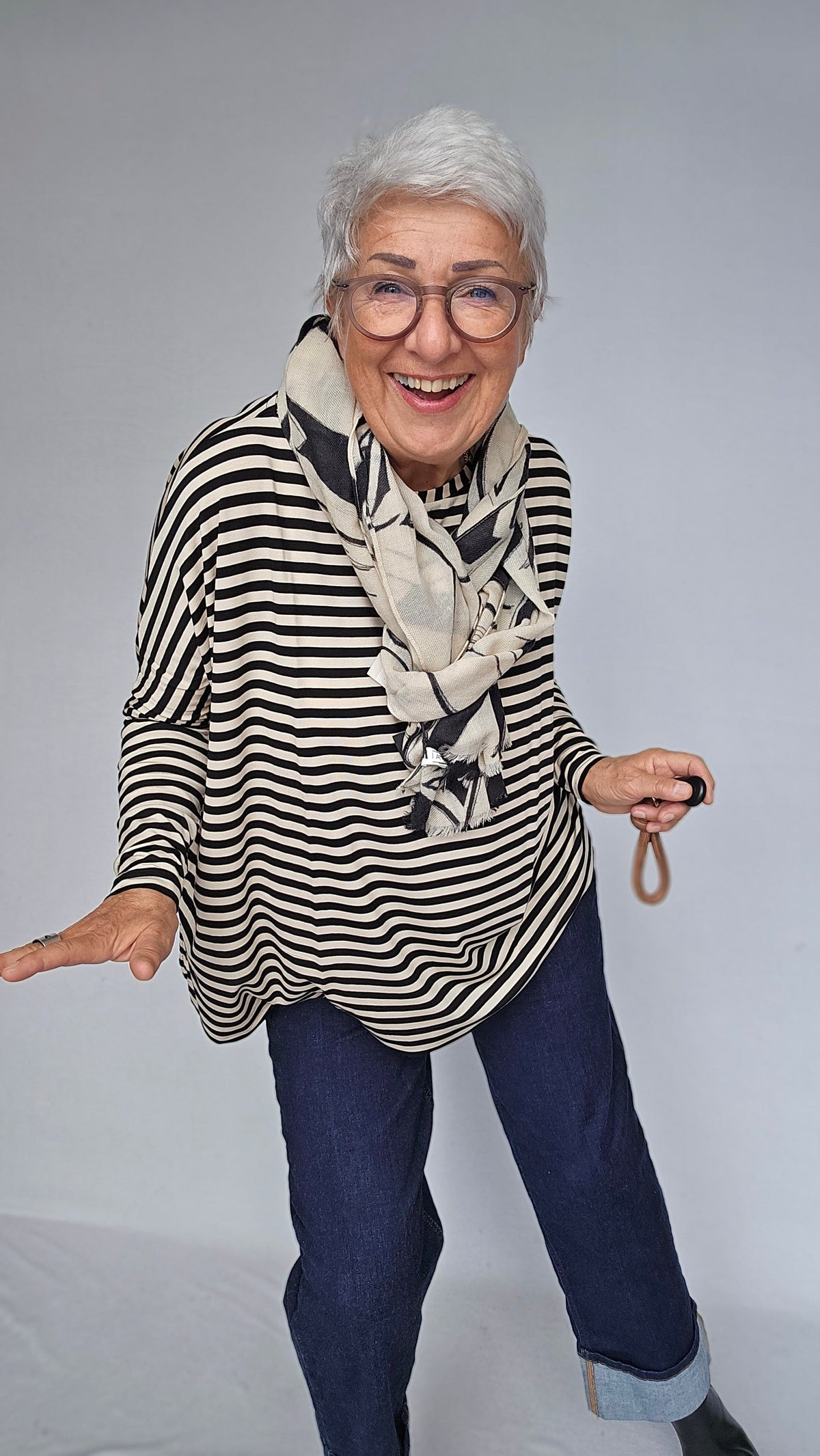 Masai Genser Masai- Barr Stripete sort/beige oversize genser kunstkolonialen