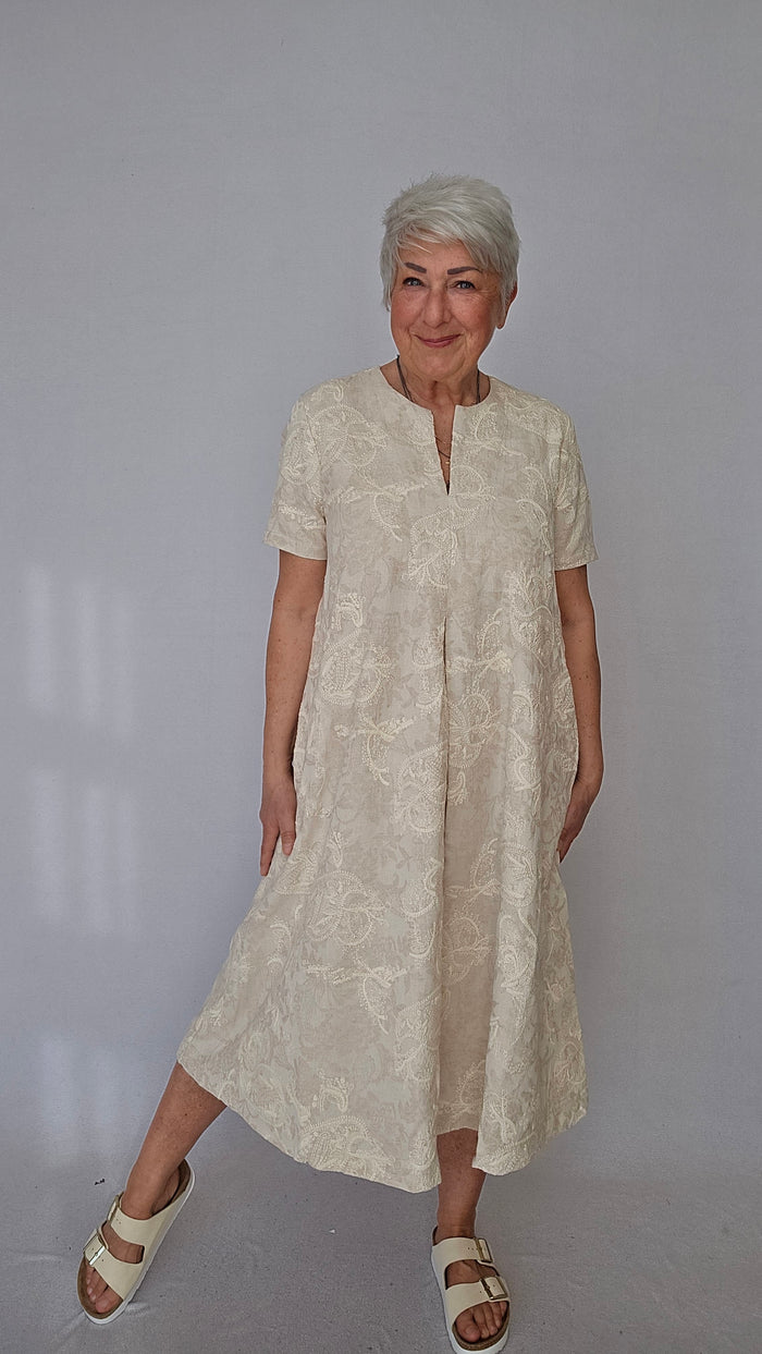 Masai Kjole MASAI- Nipani kjole m/broderte blomster kunstkolonialen