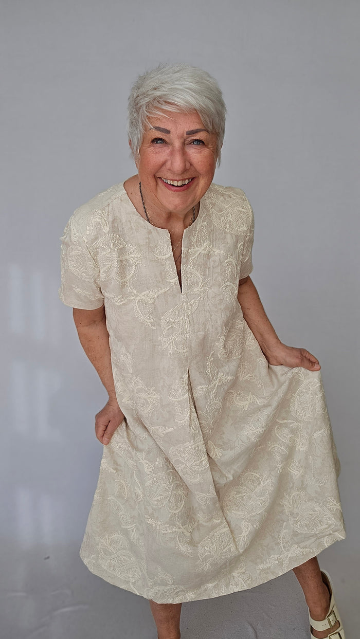 Masai Kjole MASAI- Nipani kjole m/broderte blomster kunstkolonialen