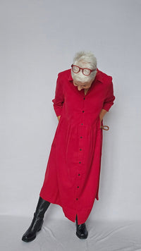 Masai Kjole MASAI- Nynisla kjole i rød babycord kunstkolonialen