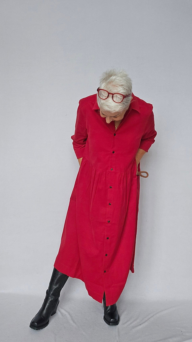 Masai Kjole MASAI- Nynisla kjole i rød babycord kunstkolonialen