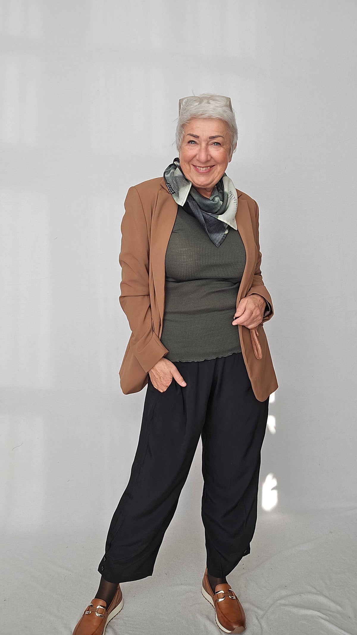 Oscalito Topp Oscalito- Blondetopp ull/silke i sort eller grønn kunstkolonialen