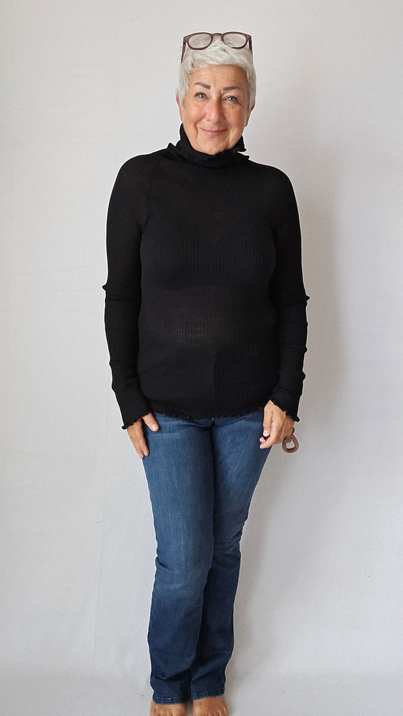 Seamless Basic Genser Black Seamless Basic- Fiori Rollneck Wool kunstkolonialen