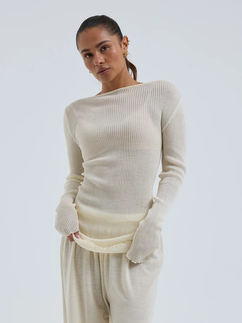 Seamless Basic Genser Off White Seamless Basic- Elegante tynn ullgenser m/båthals kunstkolonialen