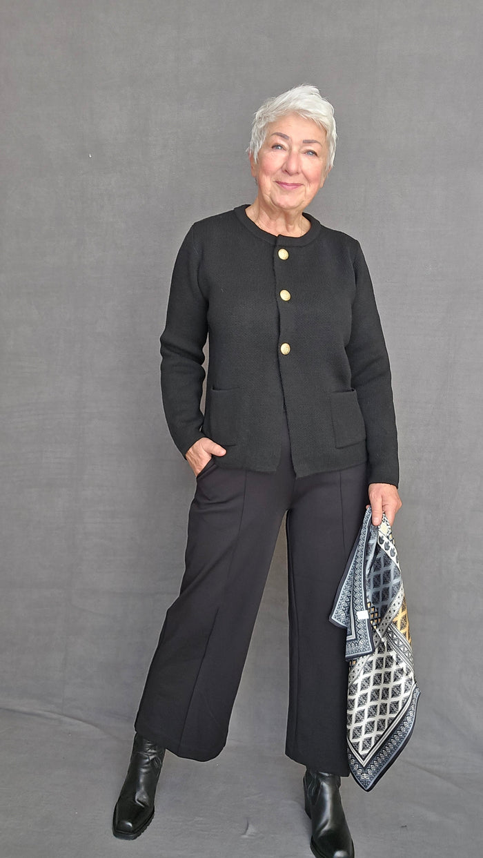 Skovhuus Cardigan Black m/gullknapper / S Skovhuus- 3500 Ebba Cardigan med gull/sølvknapper kunstkolonialen