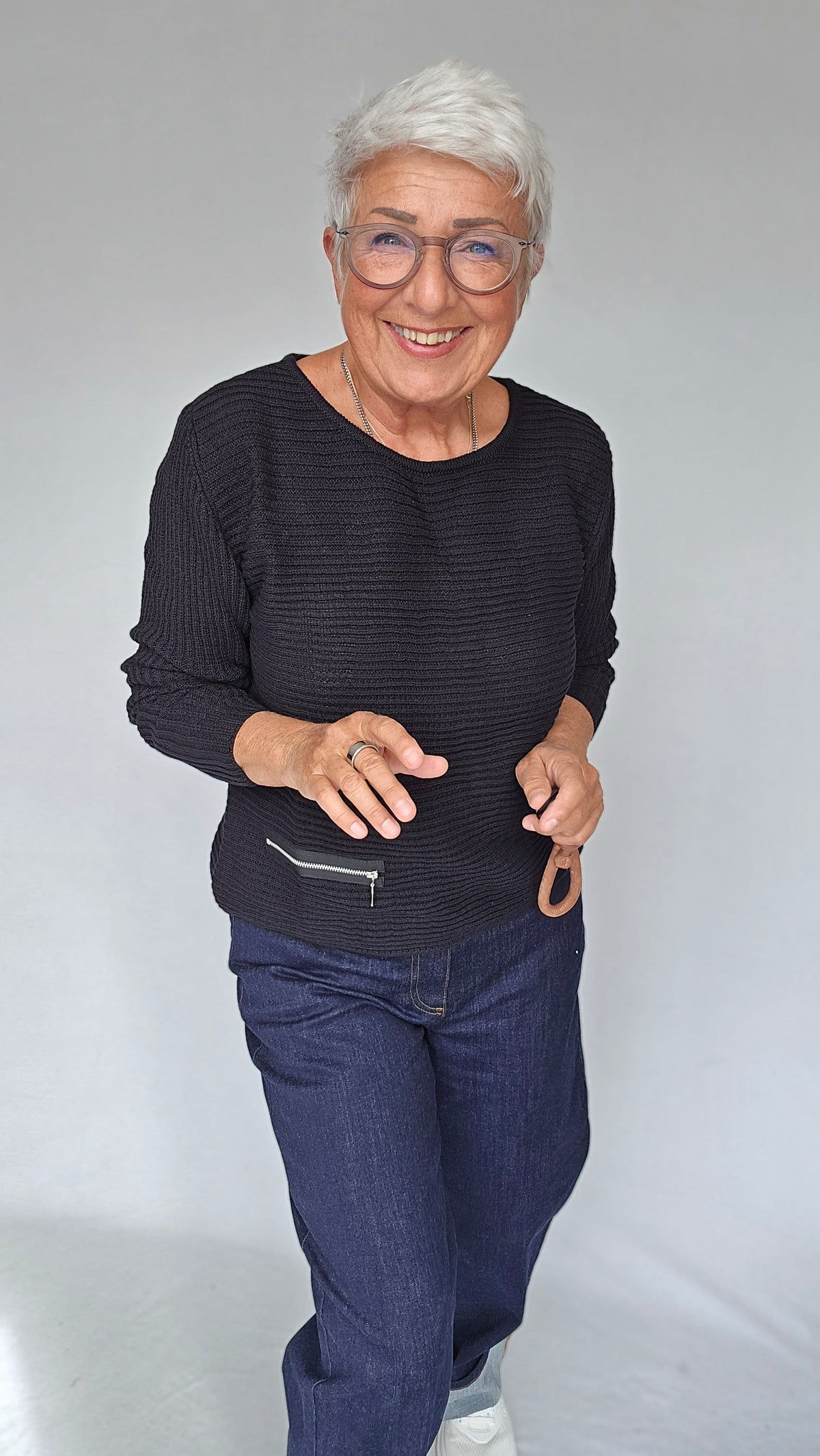 Skovhuus Genser S / Black Skovhuus- Irene bomullsgenser med glidelåspynt kunstkolonialen