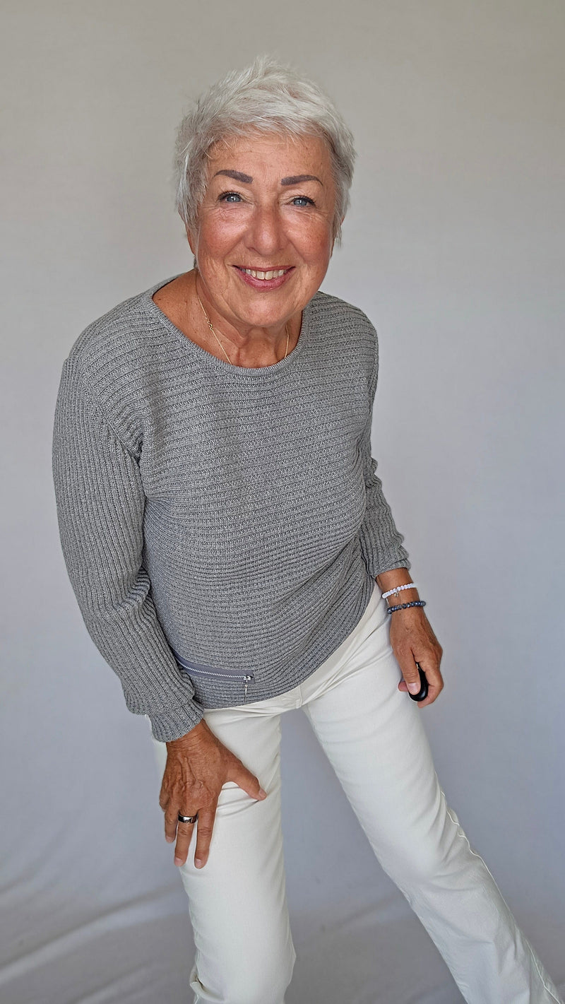 Skovhuus Genser S / Grey melange Skovhuus- NYHET! Irene bomullsgenser med glidelåspynt kunstkolonialen