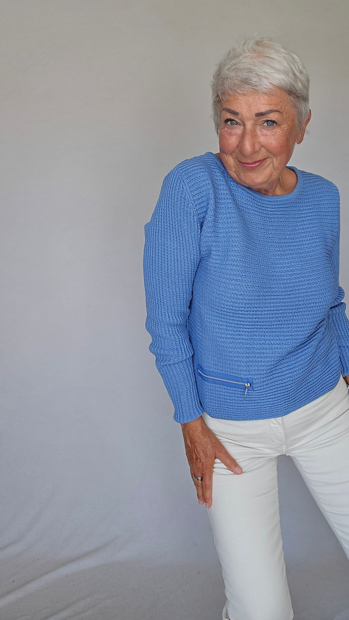 Skovhuus Genser S / Provence blue Skovhuus- NYHET! Irene bomullsgenser med glidelåspynt kunstkolonialen