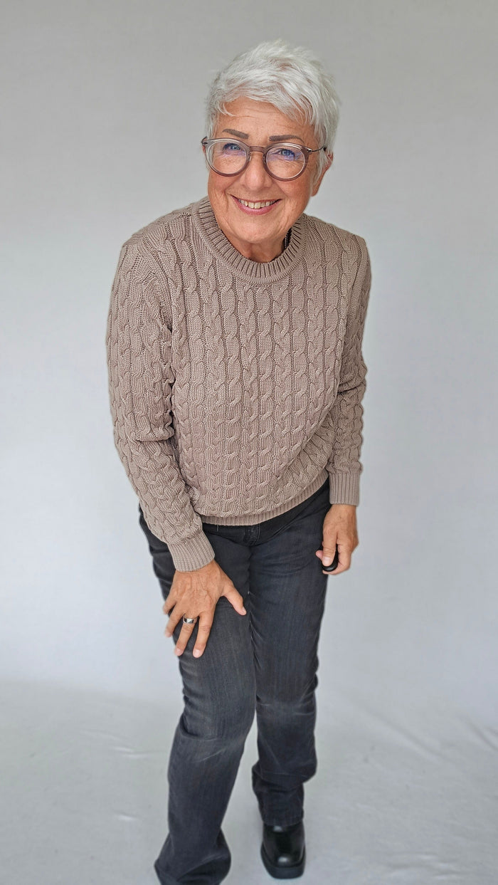 Skovhuus Genser Sandstone / S Skovhuus- Bomullsgenser m/kabelstrikk kunstkolonialen