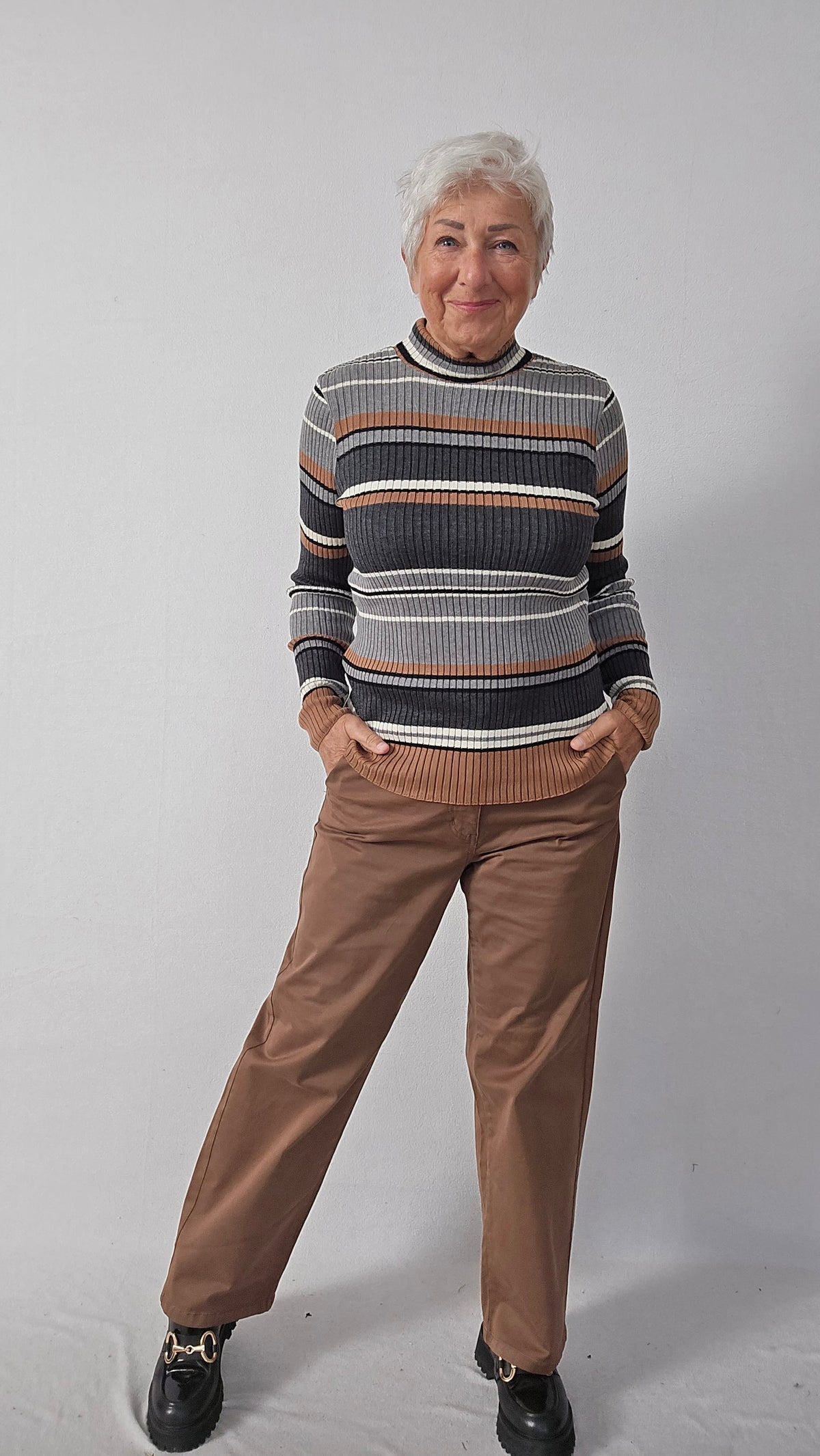 Skovhuus Topp S / Toffee brown Skovhuus- 4468 Stripete rib topp m/turtleneck kunstkolonialen