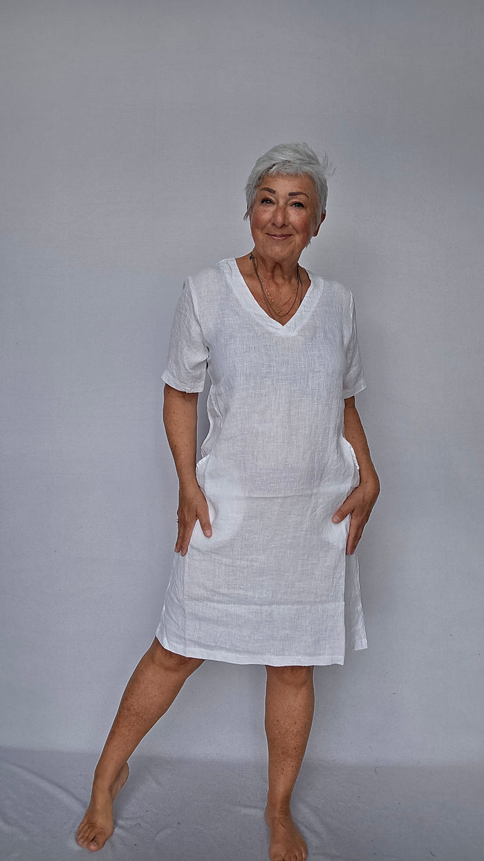 Tif Tiffy Kjole S / White Tif Tiffy- Ducca linkjole med v-hals kunstkolonialen