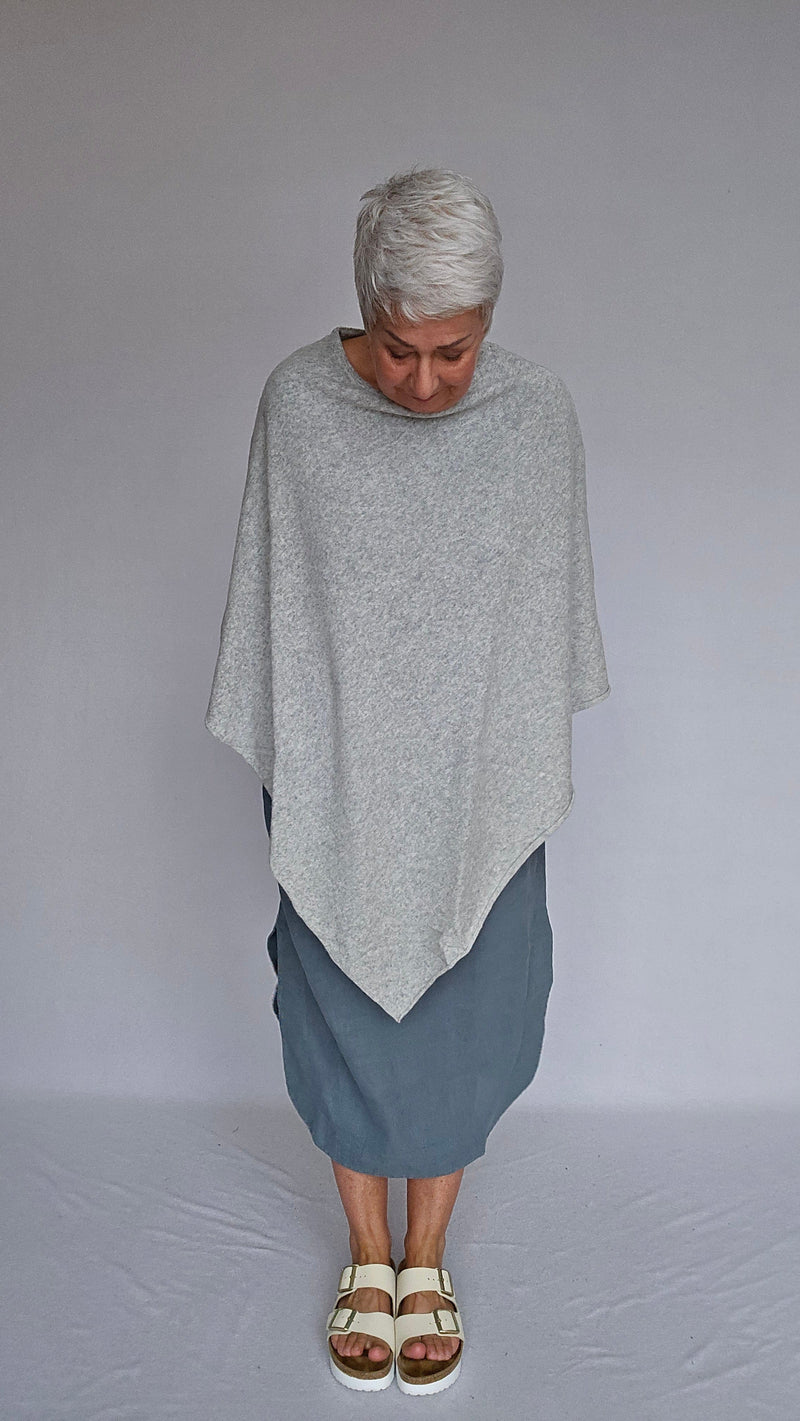 Tif Tiffy Poncho Light grey Tif Tiffy- Pulse Poncho kunstkolonialen