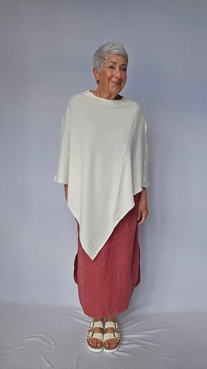Tif Tiffy Poncho Off White Tif Tiffy- Pulse Poncho kunstkolonialen