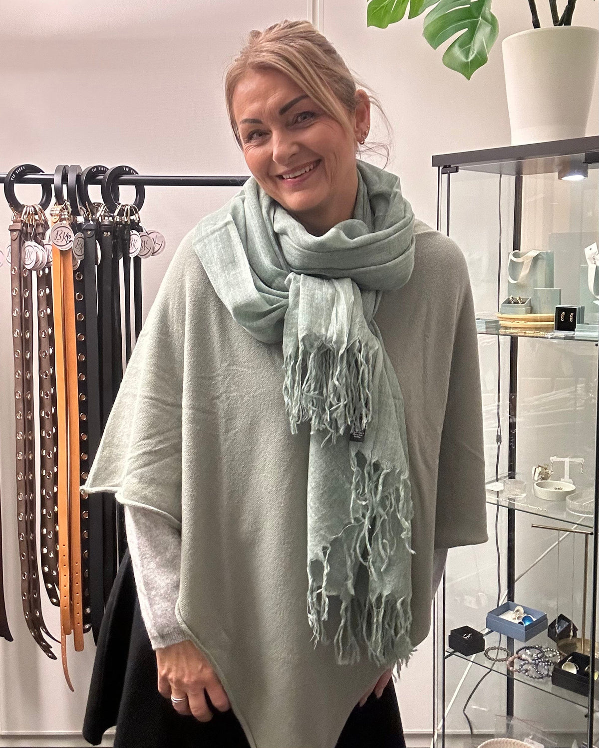 Tif Tiffy Skjerf Turfgreen NY FARGE! Tif Tiffy- Basic Wool Scarf i mange lekre farger ❤️ kunstkolonialen