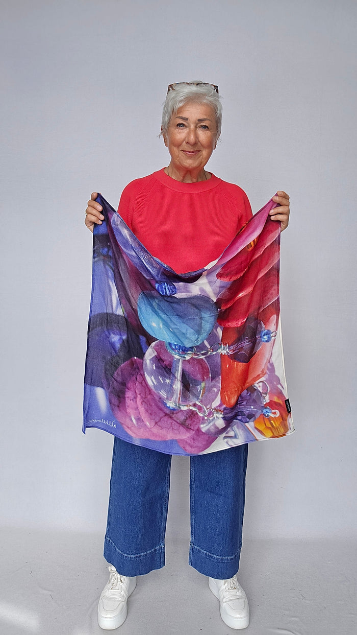 Wilhelmine Skjerf Lille Fryd Wilhelmine- Lite Wilhelmineskjerf i ull/silke 70 x 70 kunstkolonialen