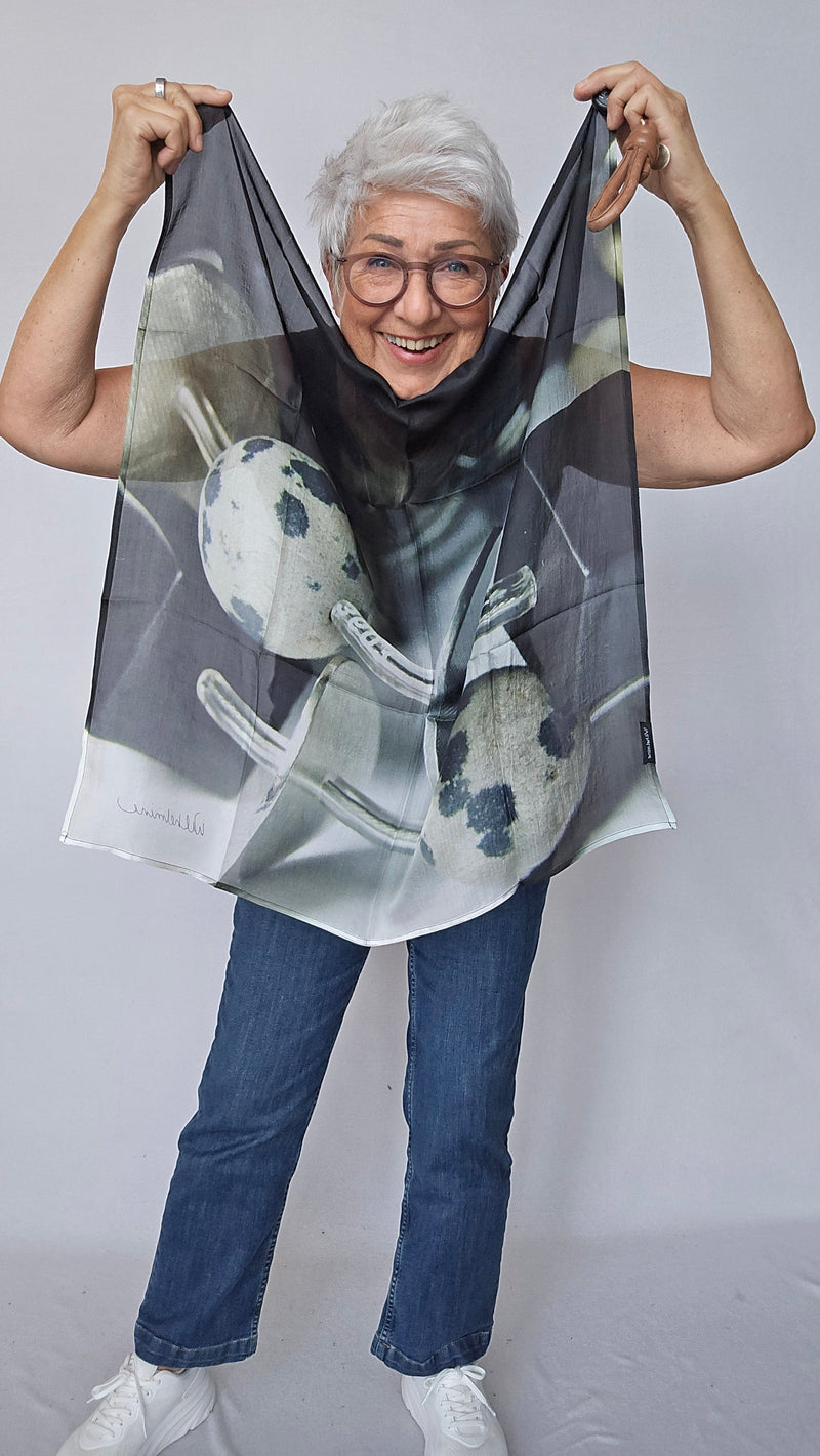 Wilhelmine Skjerf Lille venn Wilhelmine- Lite Wilhelmineskjerf i silke 70 x 70 kunstkolonialen