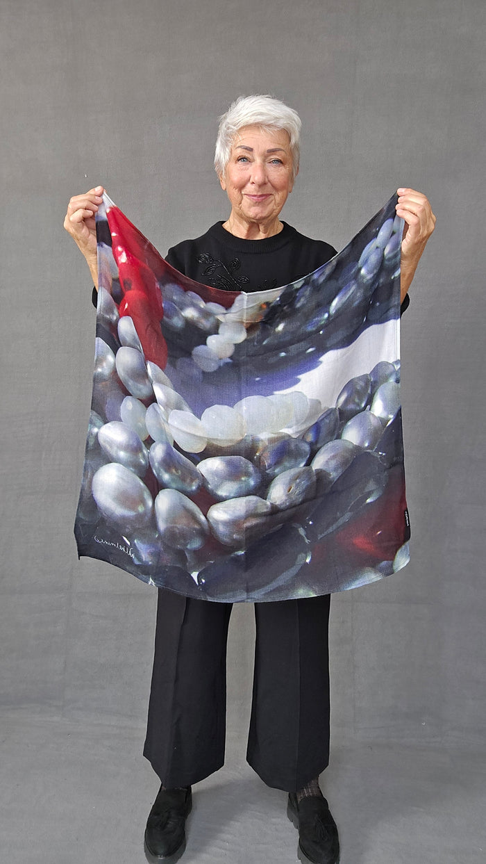 Wilhelmine Skjerf Lille Wimsy Wilhelmine- Lite Wilhelmineskjerf i ull/silke 70 x 70 kunstkolonialen