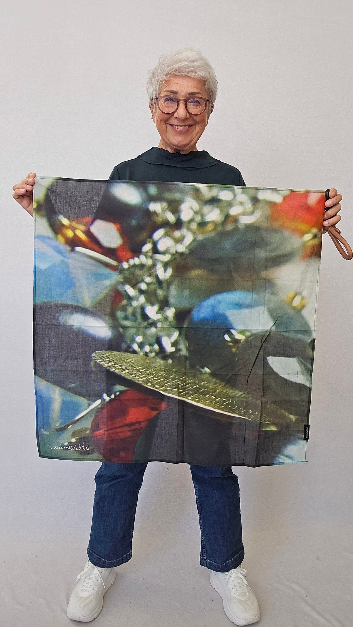 Wilhelmine Skjerf Lykke Liten Wilhelmine- Lite Wilhelmineskjerf i bomull 70 x 70 kunstkolonialen