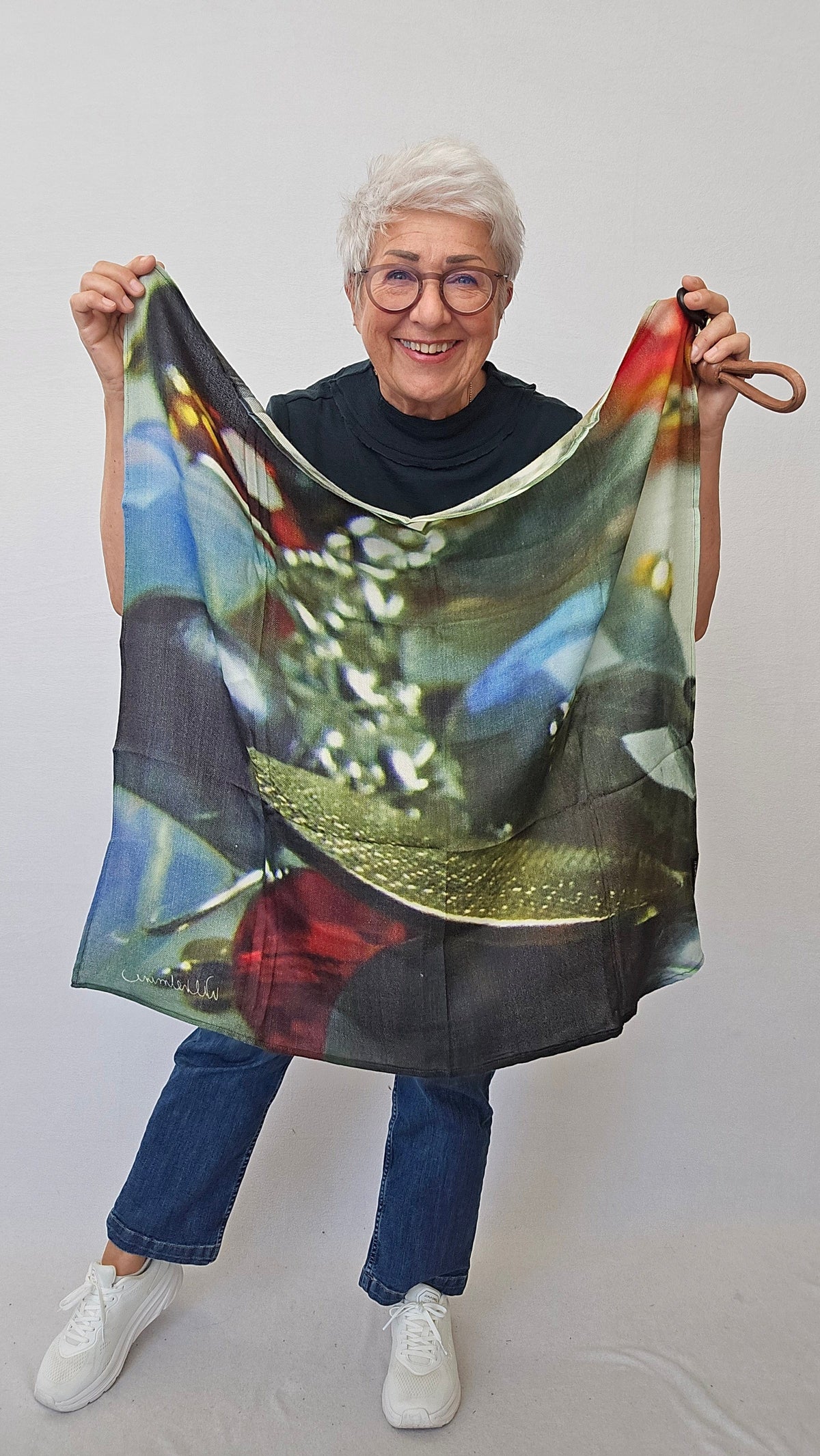 Wilhelmine Skjerf Lykke Liten Wilhelmine- Lite Wilhelmineskjerf i ull/silke 70 x 70 kunstkolonialen