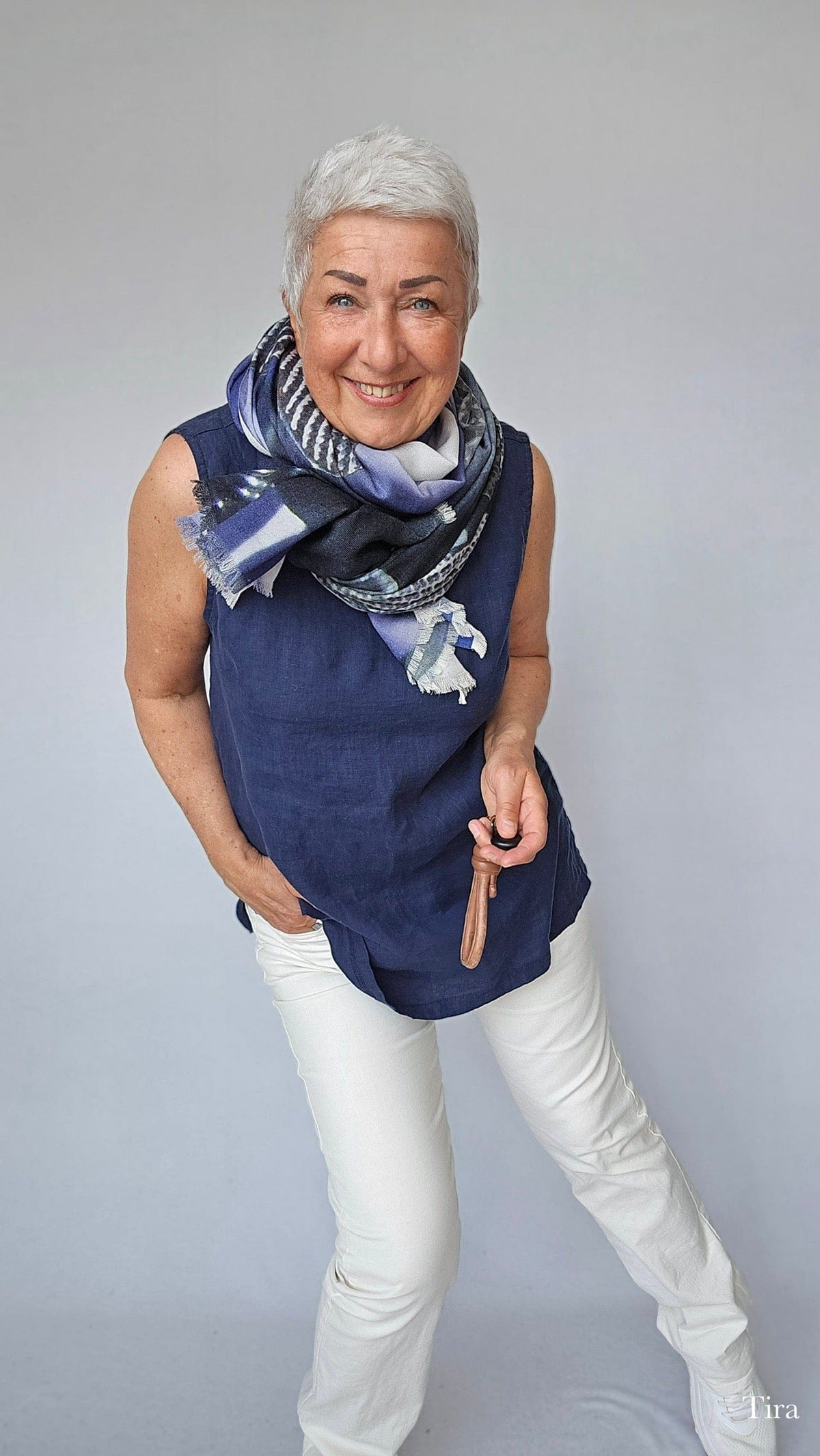 Wilhelmine Skjerf Tira Wilhelmine- Wilhelmineskjerf i ull/silke kunstkolonialen