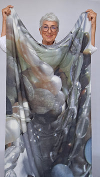 Wilhelmine Skjerf Wave Wilhelmine- Wilhelmineskjerf i ull/silke kunstkolonialen