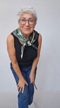 Wilhelmine Skjerf Wilhelmine- Lite Wilhelmineskjerf i ull/silke 70 x 70 kunstkolonialen