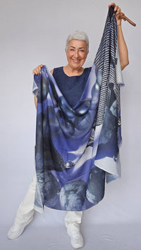 Wilhelmine Skjerf Wilhelmine-NYHET! Wilhelmineskjerf i ull/silke kunstkolonialen